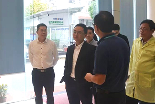 東莞市科技局局長卓慶調(diào)研鉅大鋰電